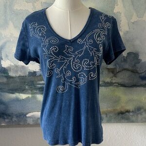 Tryst Navy V-Neck Short Sleeve Tee with Silver Stud Swirl